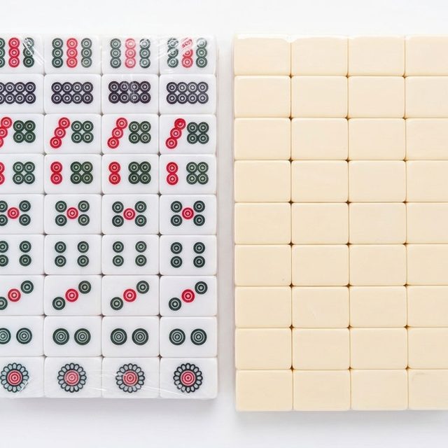 Classic Ivory Dot-Block Mahjong Set — Traditional Circle Suits — American Mahjong tile set pack shot
