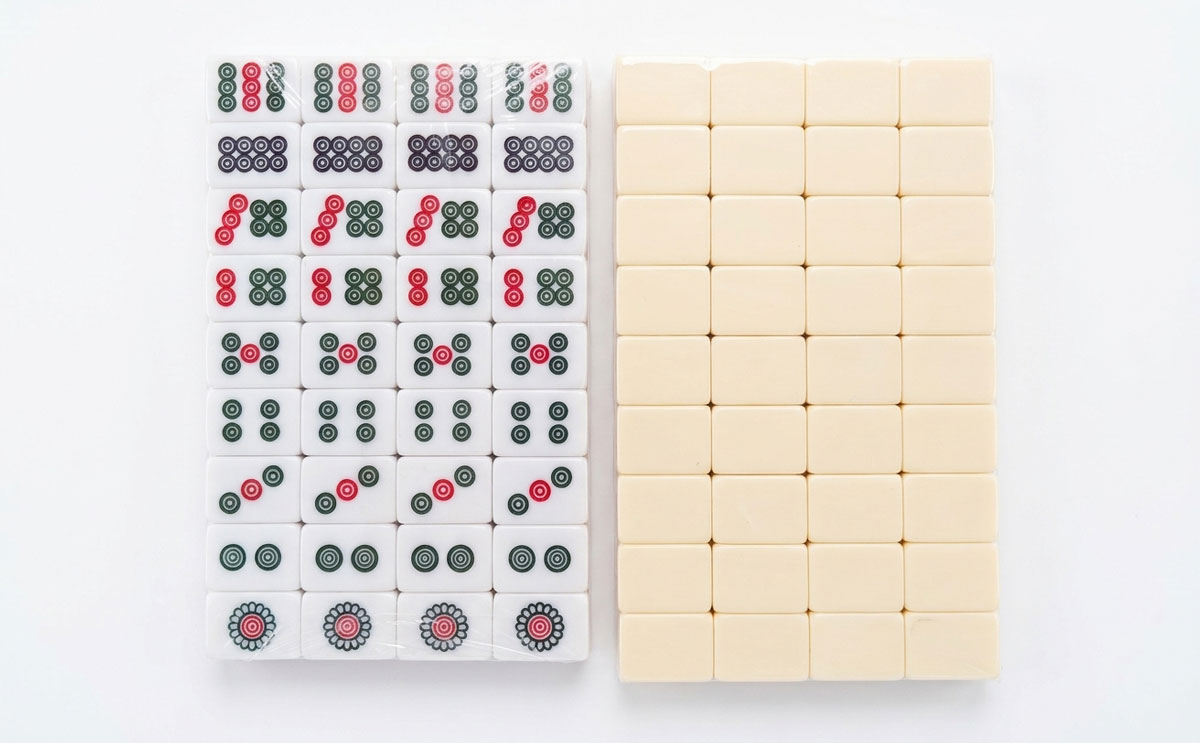 Classic Ivory Dot-Block Mahjong Set — Traditional Circle Suits — pack shot 1 of 3