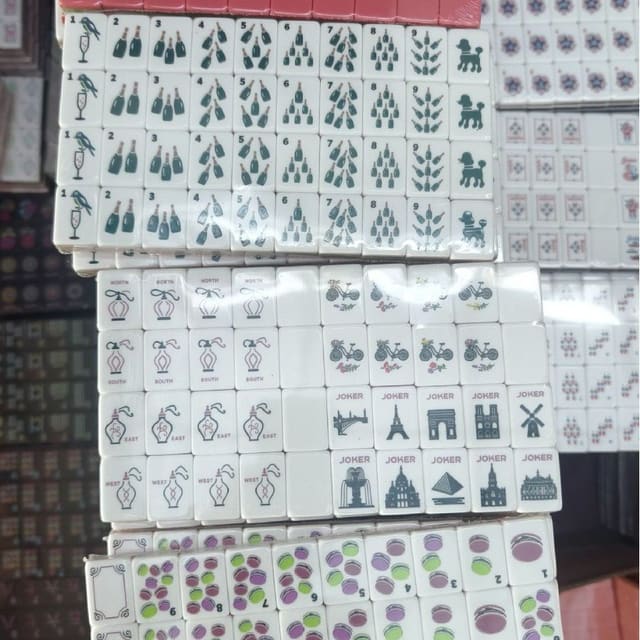 Hamburger And Poodle American Mahjong Set — American Mahjong tile set pack shot