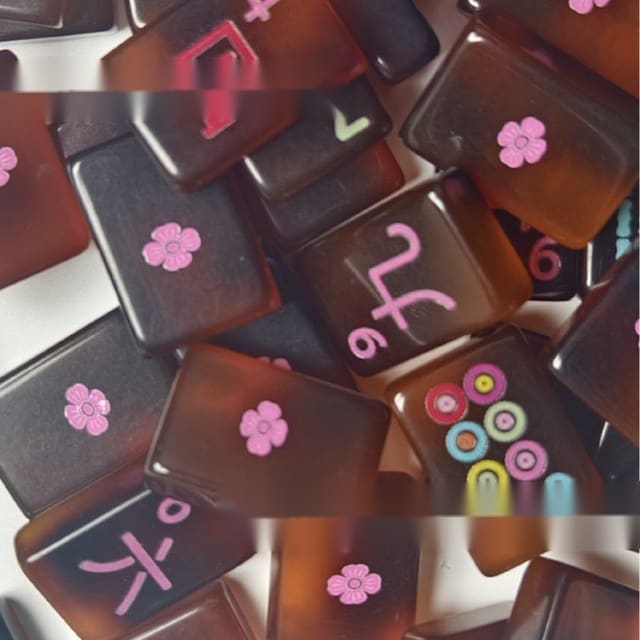 Tortoiseshell American Mahjong Set — American Mahjong tile set pack shot